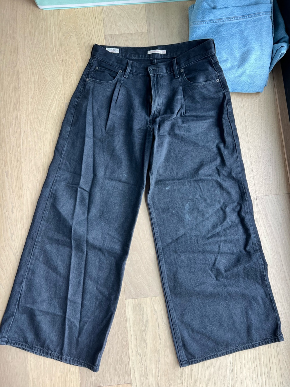 Levi's Men's Black Relaxed Wide-Leg Jeans